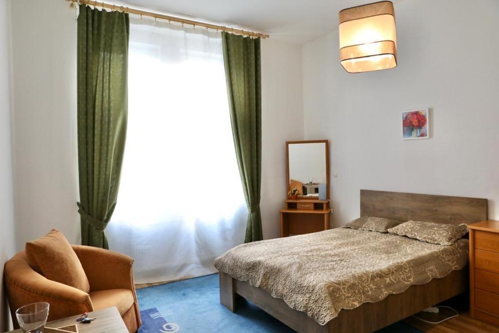 Lana Lo Apartments การ์โลวีวารี ภายนอก รูปภาพ