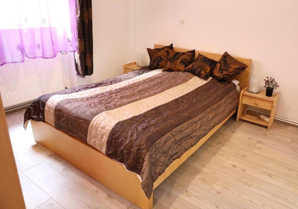 Lana Lo Apartments การ์โลวีวารี ภายนอก รูปภาพ